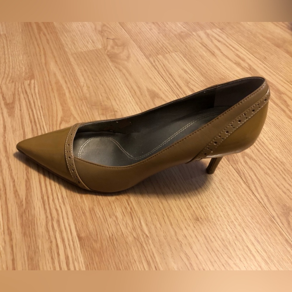 Tahari Point Toe Heel